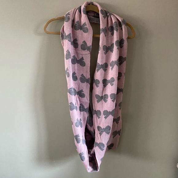 Charming Charlie Reversible Pink Grey Bow Infinity Scarf - Picture 3 of 10